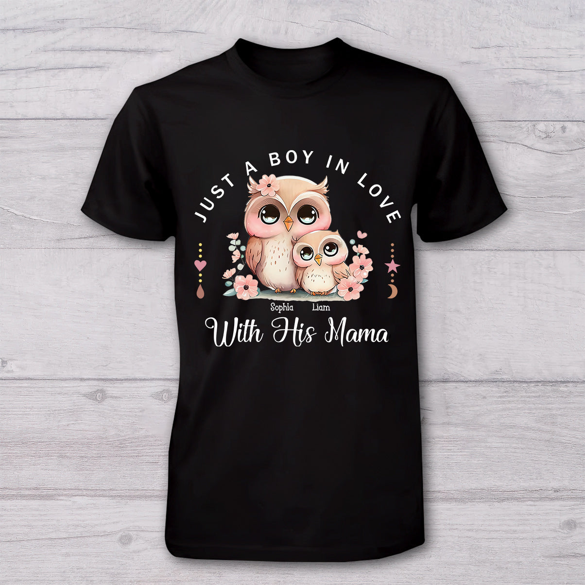 Einfach eine Mama, die ihren Jungen/ihre Tochter liebt – personalisiertes Mutter-T-Shirt und Baby-Body