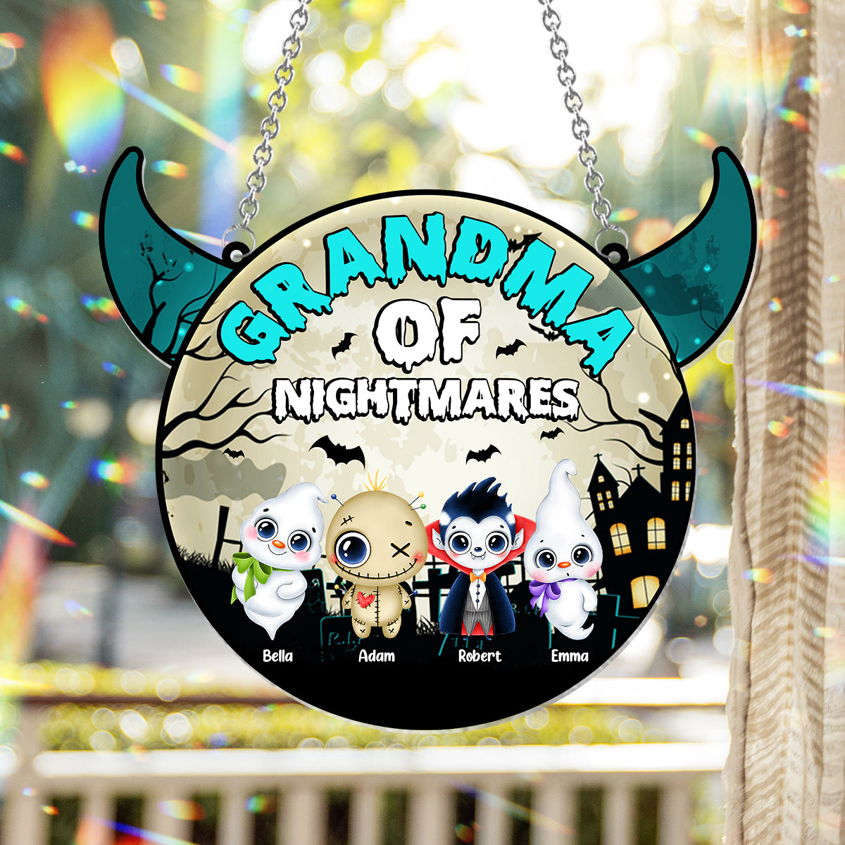 Oma der kleinen Albträume – Personalisierter Oma-Fensterhänger-Sonnenfänger 