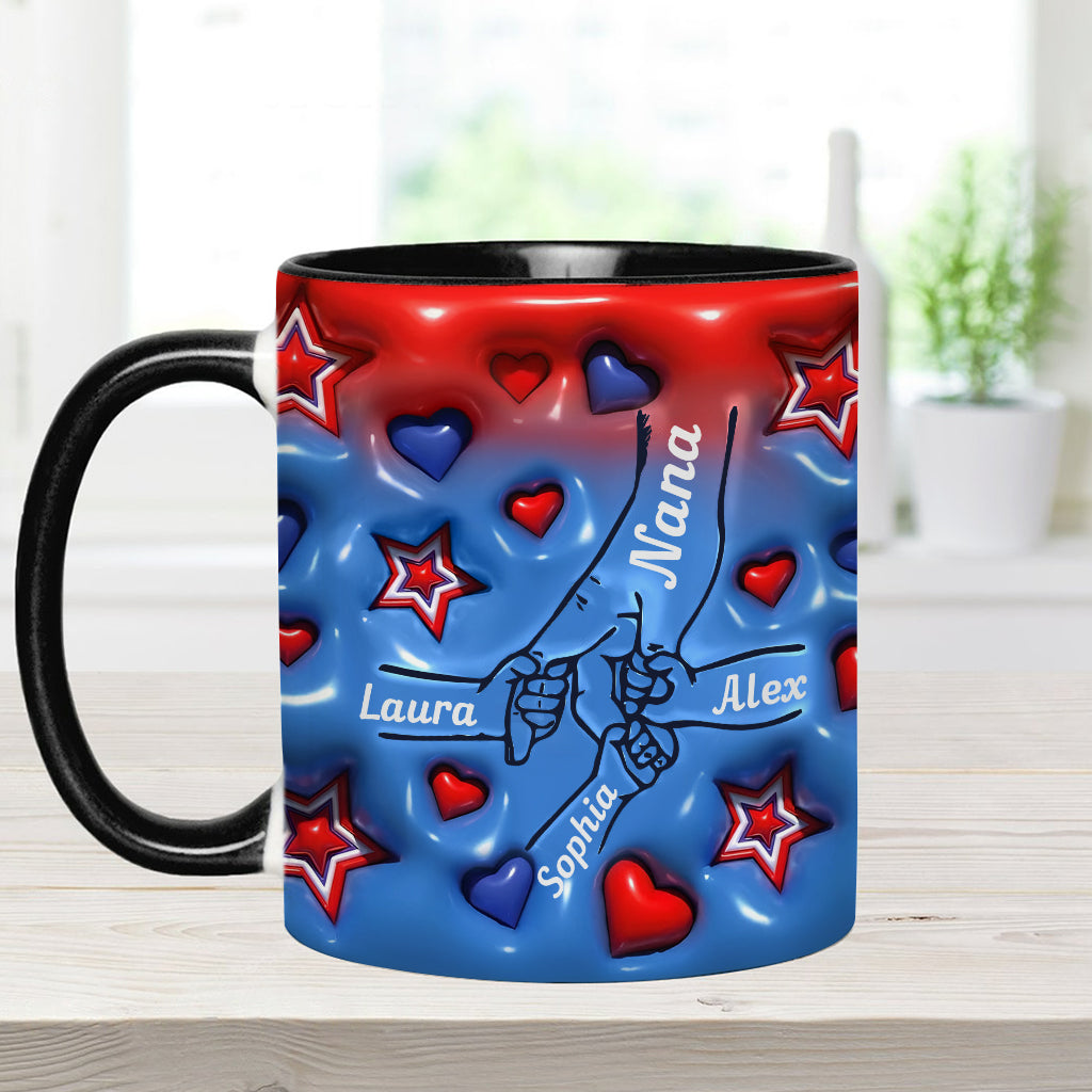 Oma und Enkelkinder halten Händchen – Personalisierte Tasse mit Oma-Akzent