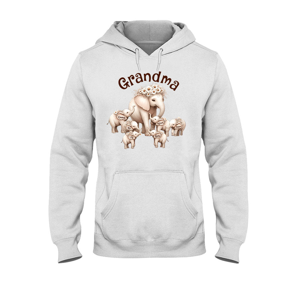 Niedlicher Elefant – Personalisiertes Oma-T-Shirt und Hoodie