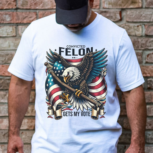 T-Shirt „Vorbestrafter bekommt meine Stimme 2024“ | Patriotisches Design mit amerikanischer Flagge | Aussagekräftiges politisches Statement (T-Shirt & Hoodie)