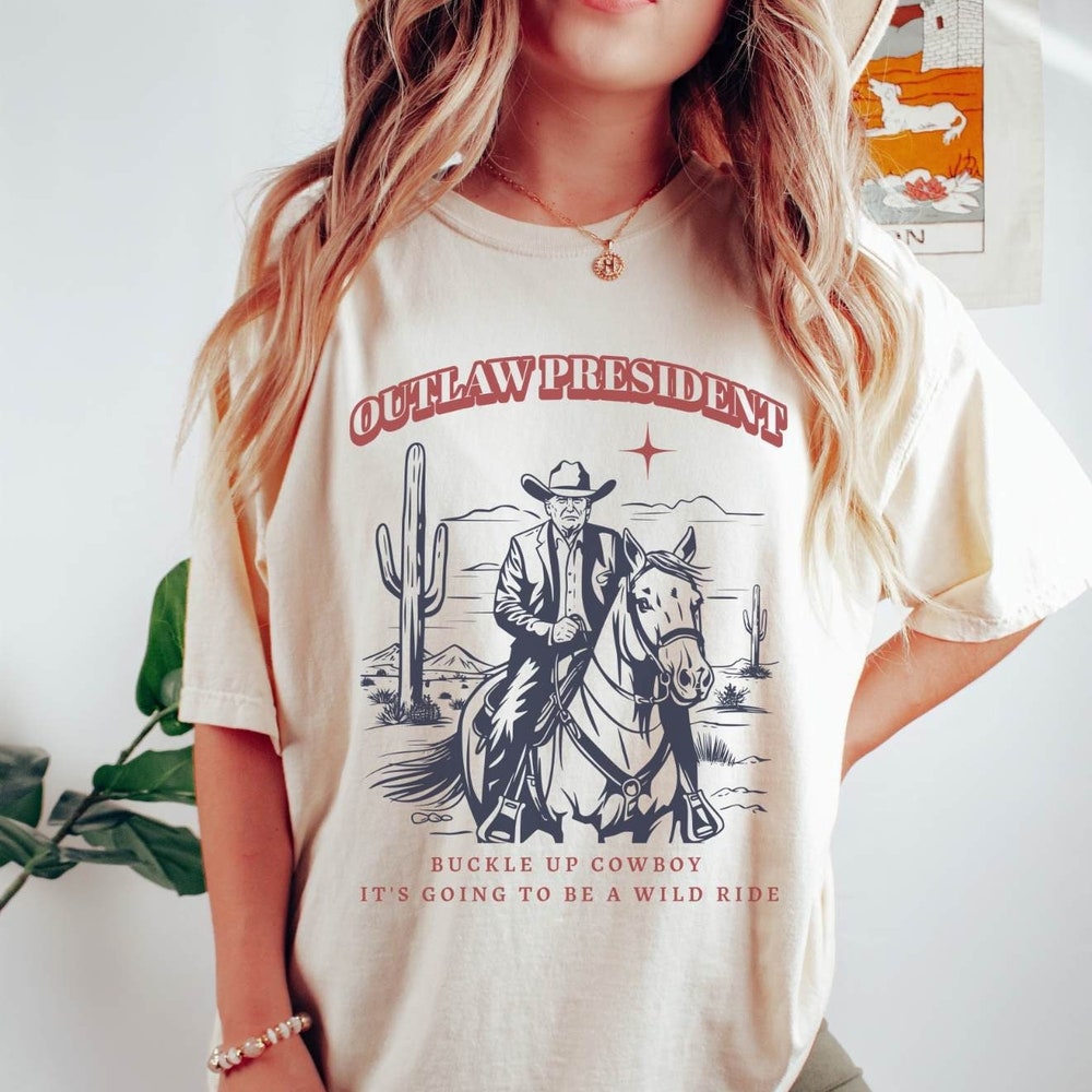 Comfort Colors „The Outlaw President Trump“-T-Shirt, Western-Cowboy-Shirt mit Donald Trump, „Trump verurteilt – nicht schuldig“, lustiges Wahl-T-Shirt und Hoodie für 2024