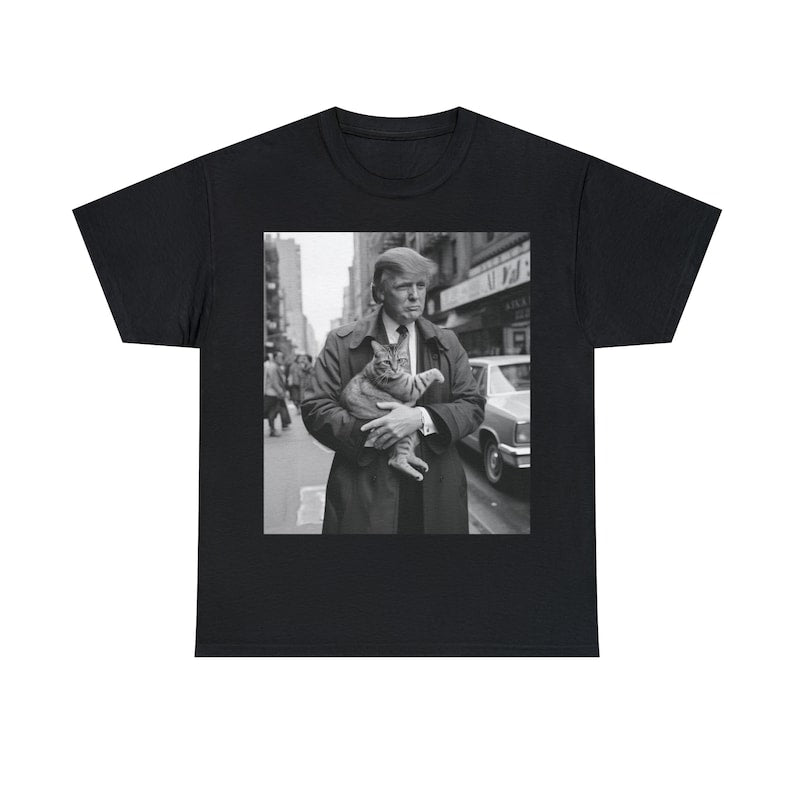 Donald Trump und Katze in NYC T-Shirt & Hoodie 0924