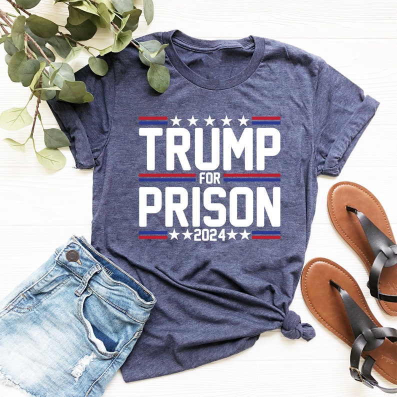 „Trump ins Gefängnis 2024“-T-Shirt, lustiges politisches Geschenk für Demokraten, Anti-Trump-Shirt, „Trump schuldig“-T-Shirt, „Trump verhaftet“, „Trump-Fahndungsfoto“-T-Shirt & Hoodie