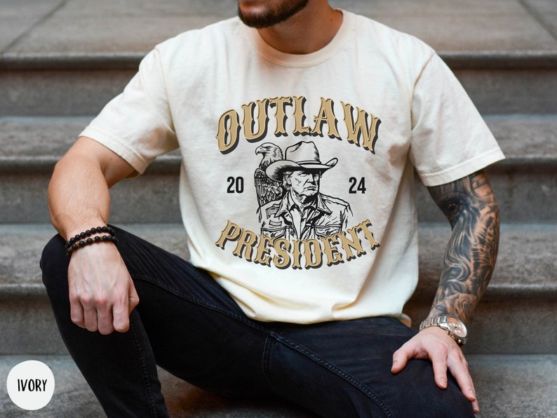 „Outlaw President Trump“-T-Shirt, Western-Cowboy-Shirt mit Donald Trump, Trumps Verurteilung, Lustiges Wahlkampf-Shirt 2024 & Hoodie