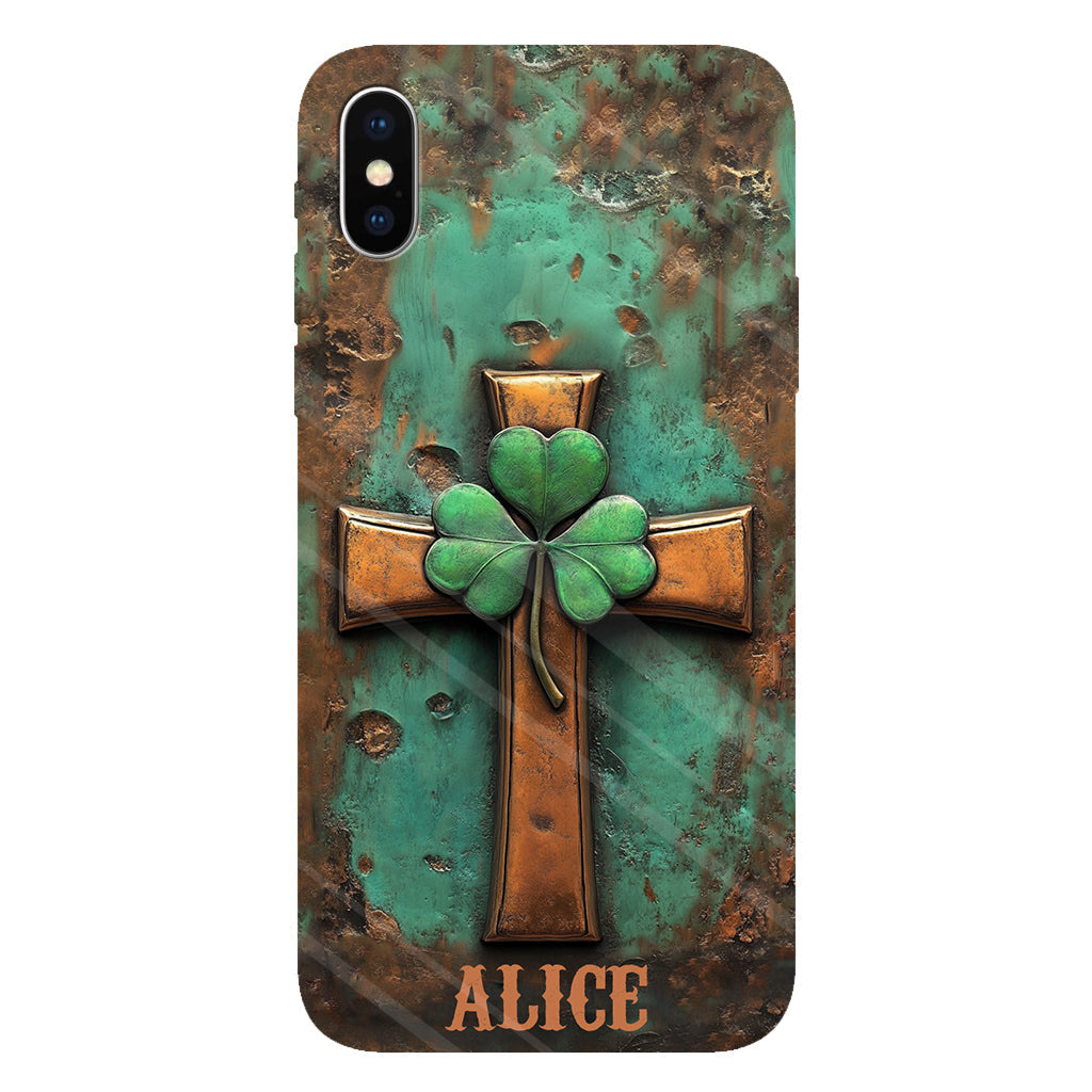 Vintage Irisches Kreuz – Personalisierte Handyhülle mit Allover-Print zum St. Patrick's Day