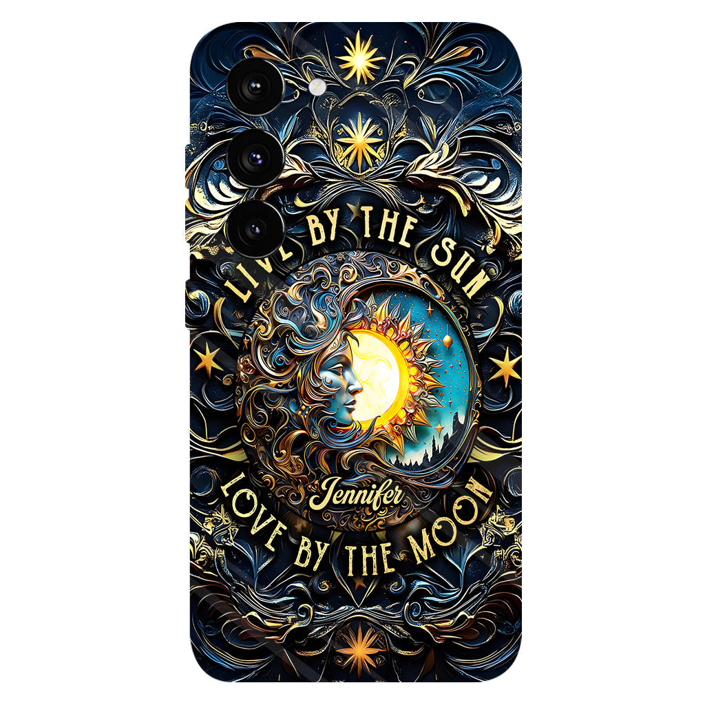 Lebe nach der Sonne, liebe den Mond – Personalisierte Handyhülle im Hippie-Stil mit Allover-Print