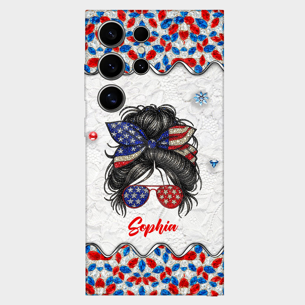 Mädchen mit unordentlichem Dutt – Personalisierte Handyhülle mit Vollbilddruck zum Unabhängigkeitstag/4. Juli
