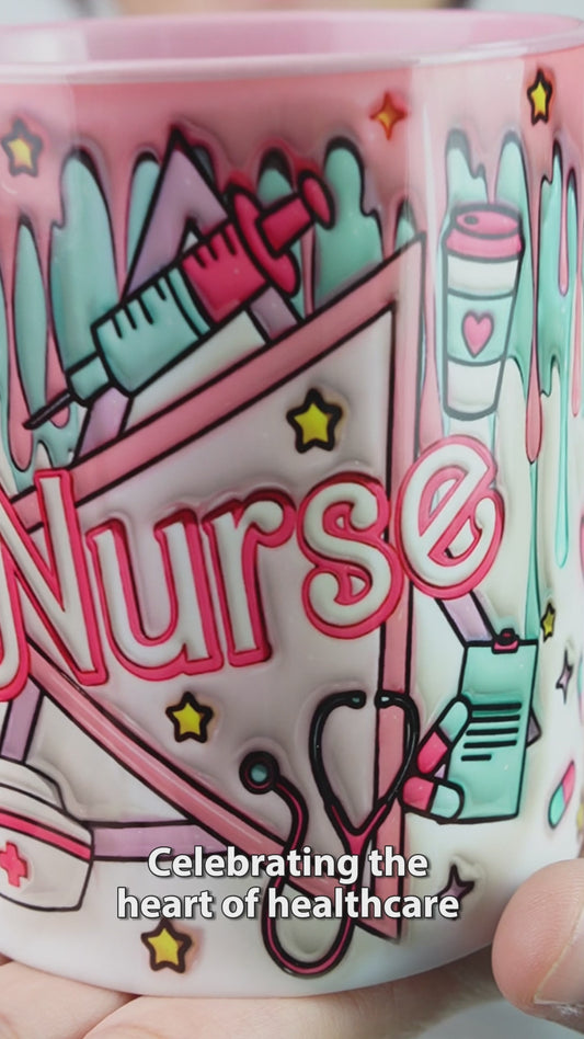 Krankenschwester-Puppe in Rosa - Personalisierte Tasse mit Krankenschwester-Motiv