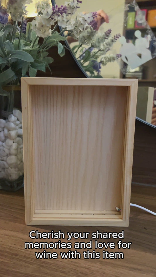 Weinkorken-Sammler – Personalisierter Bilderrahmen mit Leuchtkasten für Paare