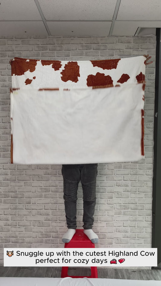 Just A Girl Who Loves Highland Cows - Personalized Blanket