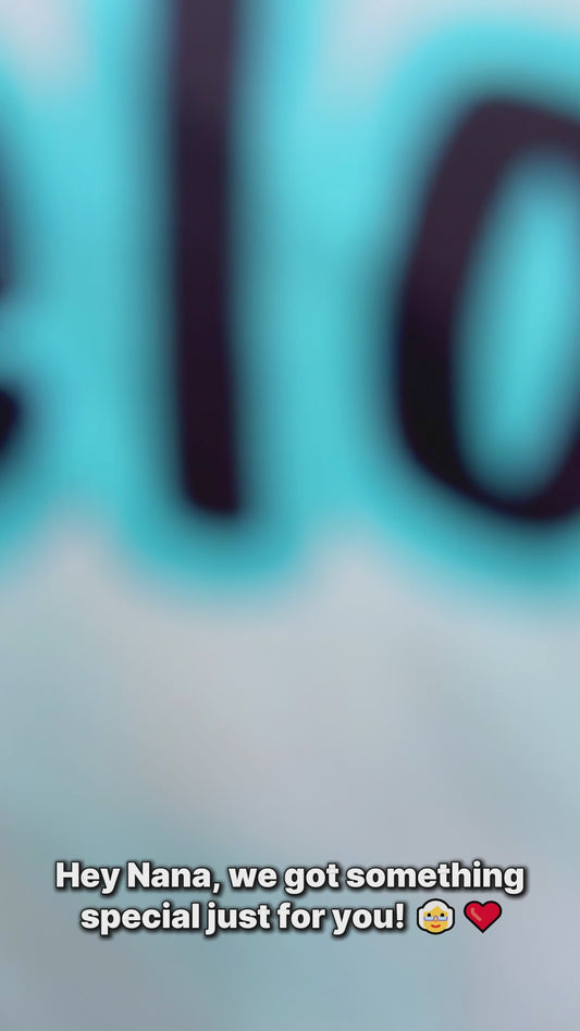 Dieses personalisierte T-Shirt gehört Oma