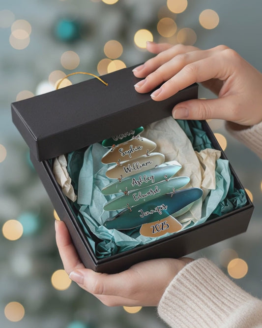 Weihnachtsbaum aus Treibglas für die Familie – Personalisierter Familienschmuck