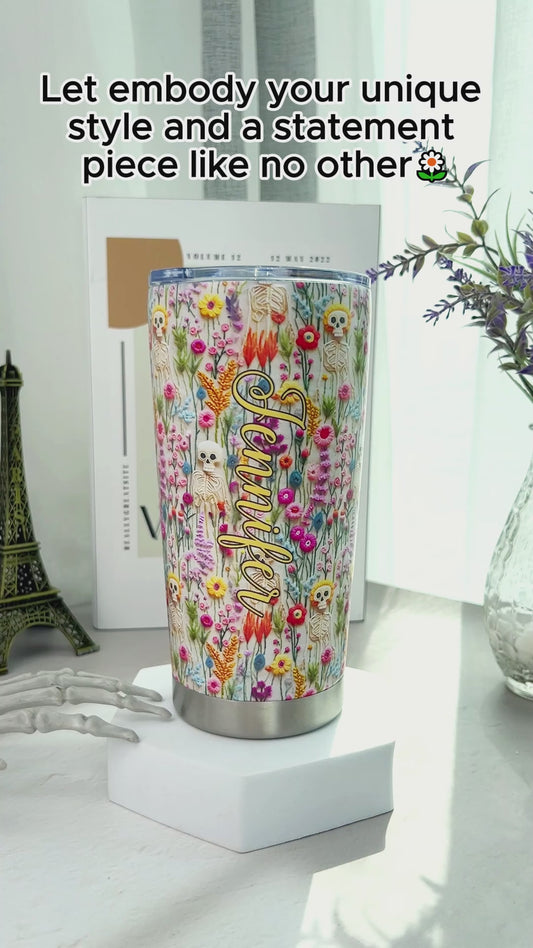 Personalisierter Totenkopf-Trinkbecher mit Blumenskelett