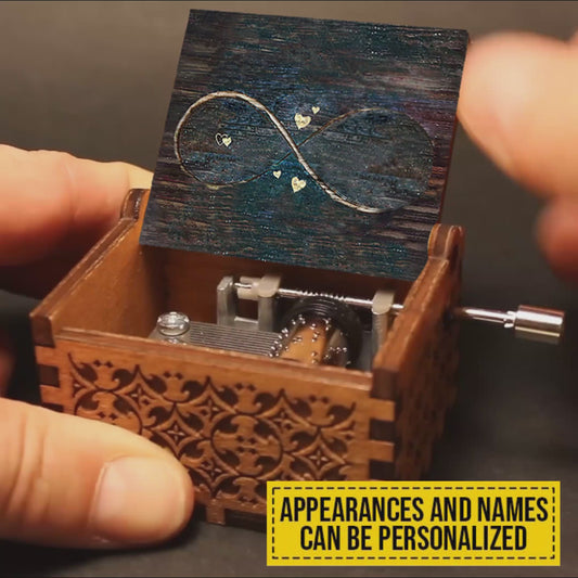 Seite an Seite – Geschenk für Mama, Oma, Tochter, Sohn, Enkelin, Enkel – Personalisierte Handkurbel-Spieluhr