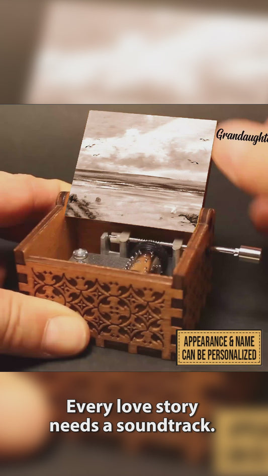 „Du und ich, wir schaffen das“ – Personalisierte Spieluhr für Paare mit Handkurbel