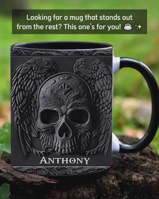 Dunkle, personalisierte Tasse mit Totenkopf-Akzent