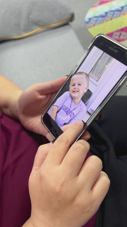 Omas kleine Lieblinge – Geschenk für Oma, Mama, Papa, Opa – Personalisierte Decke