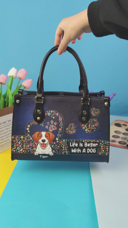 Das Leben ist schöner mit Hunden – personalisierte Lederhandtasche mit Hundemotiv
