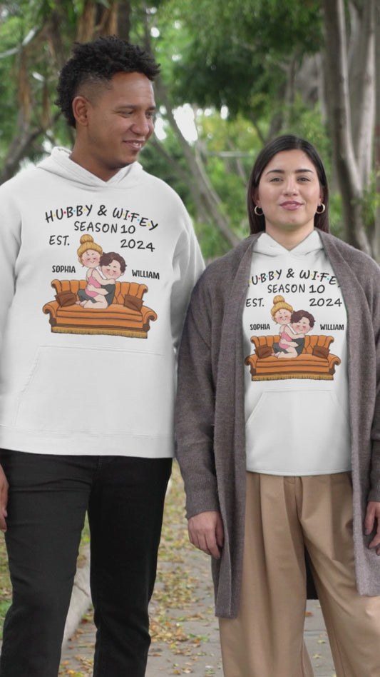 Ehemann & Ehefrau – Personalisiertes T-Shirt und Hoodie für Ehepaare