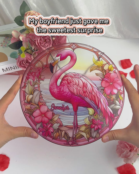 Flamingos lieben – Personalisierter Flamingo-Fensterhänger als Sonnenfänger 