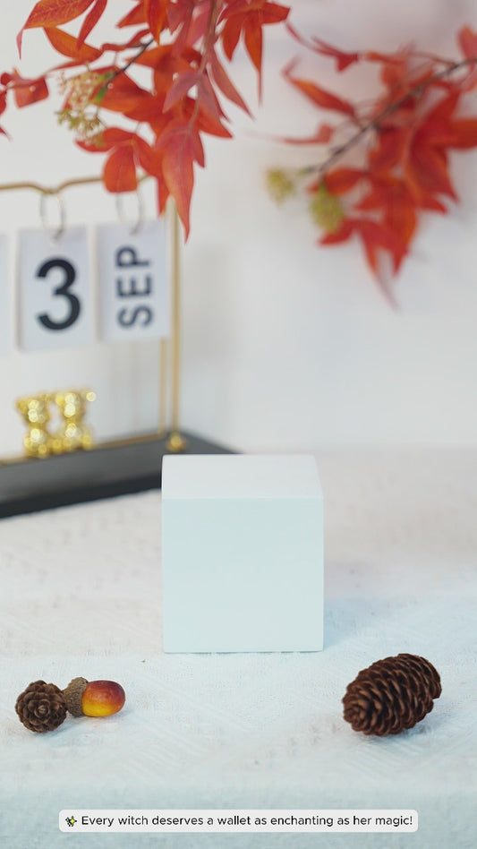 Wunderschöne Hexe – Personalisierte Hexen-Geldbörse aus Leder