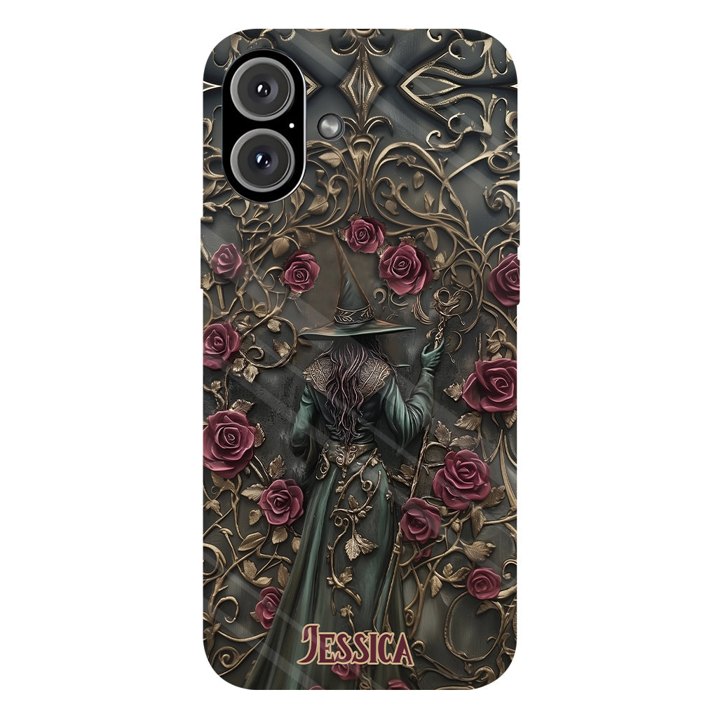 Wunderschöne Hexe und Rosen – Personalisierte Handyhülle mit Hexenmotiv und Vollbild