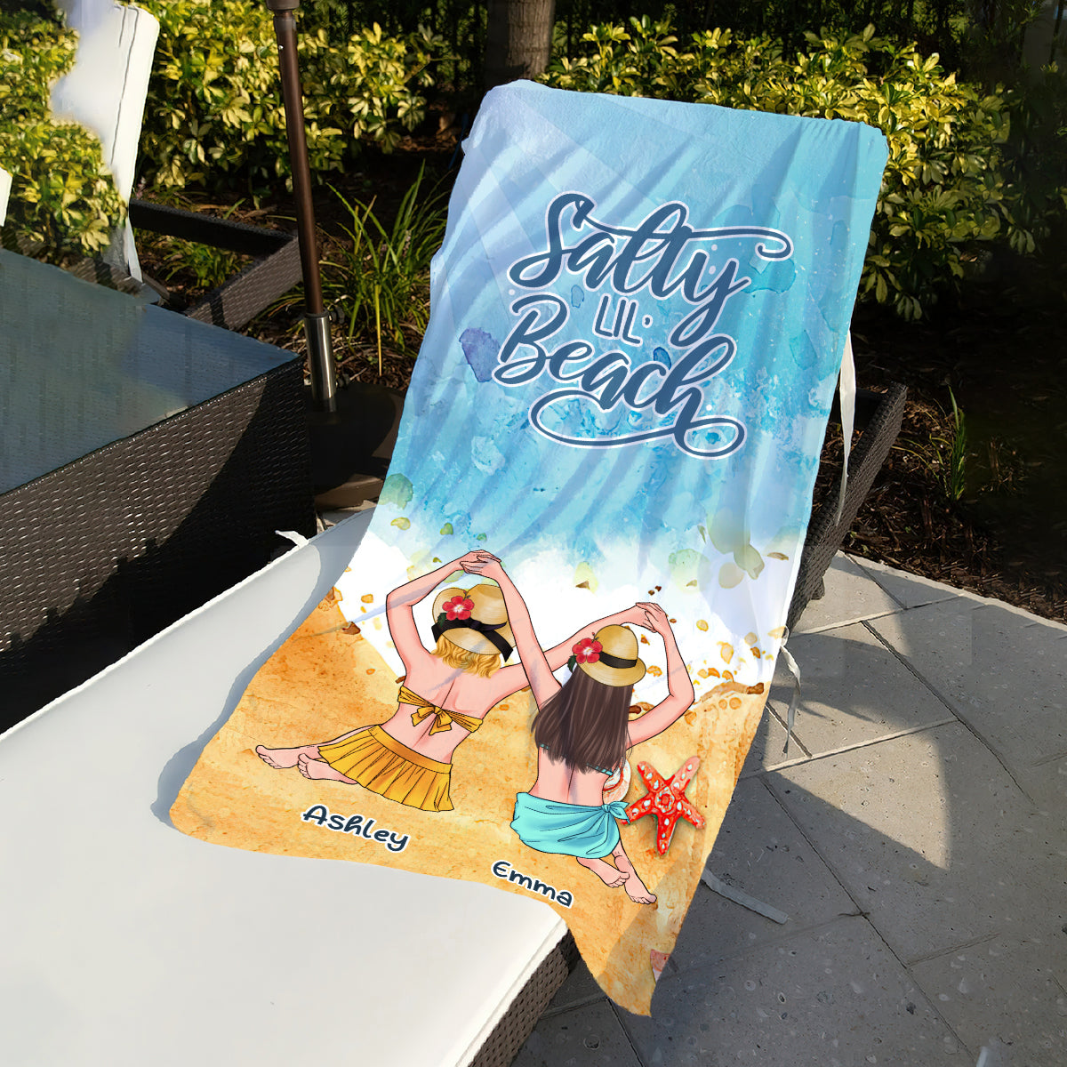 Salty Lil' Beach – Personalisiertes Strandtuch für beste Freundinnen