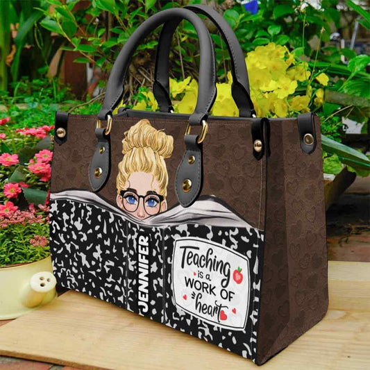 Lehren ist eine Herzensangelegenheit – Personalisierte Lederhandtasche für Lehrer
