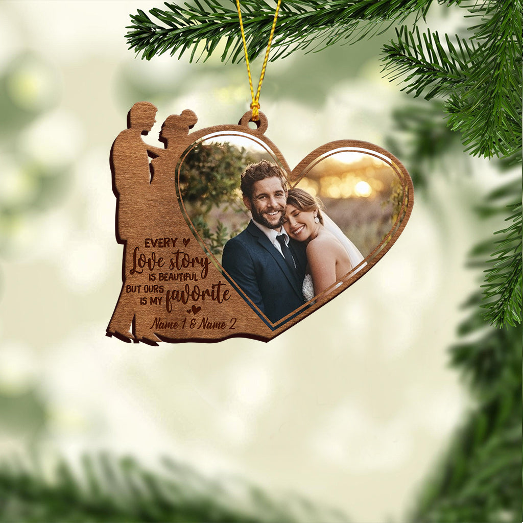 Jede Liebesgeschichte ist schön, aber unsere ist meine liebste – personalisierter Weihnachtsschmuck für Paare (beidseitig bedruckt)