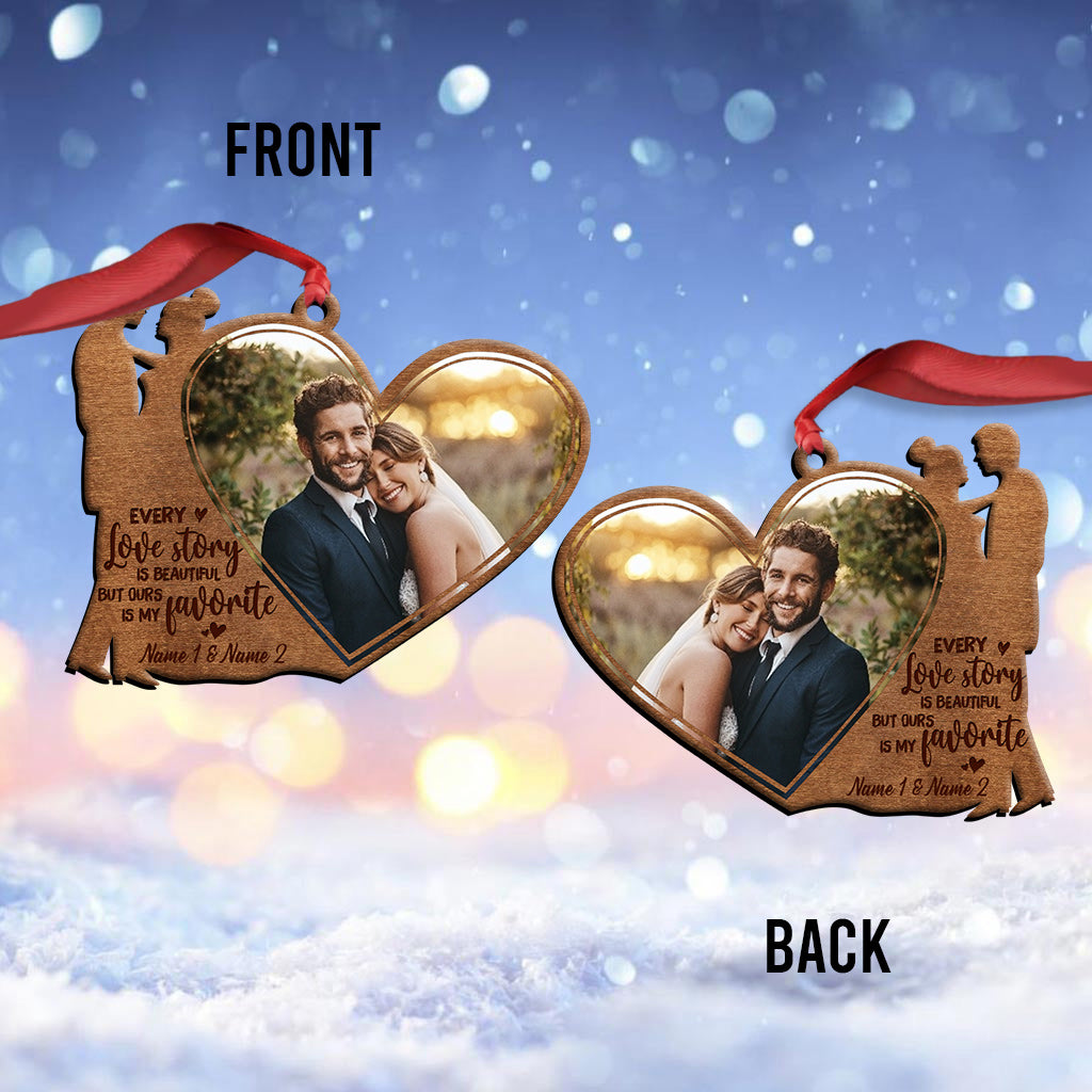 Jede Liebesgeschichte ist schön, aber unsere ist meine liebste – personalisierter Weihnachtsschmuck für Paare (beidseitig bedruckt)