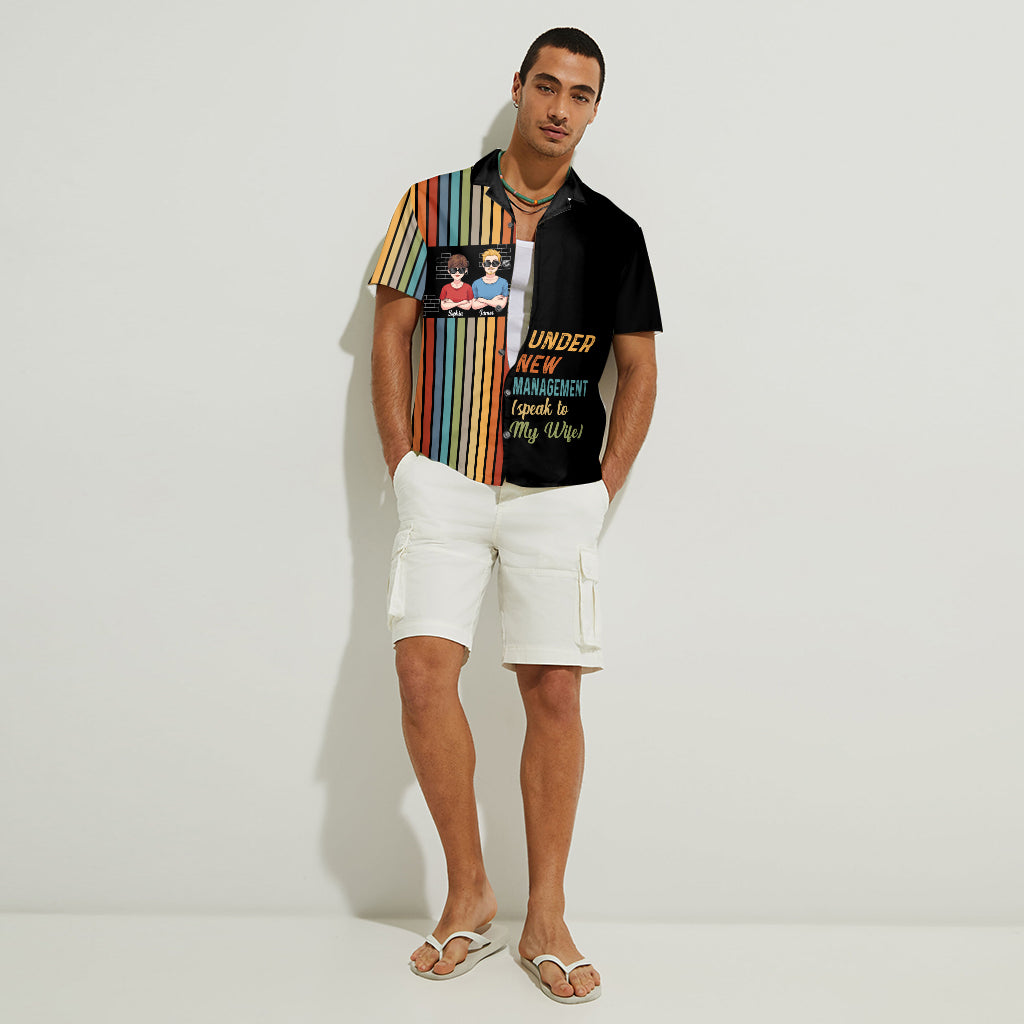 Unter neuer Leitung – Personalisierte Hawaiihemden für Paare