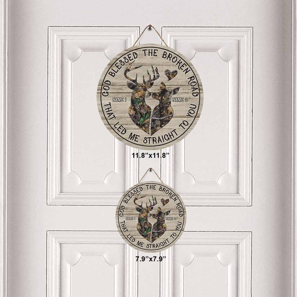 Gott segnete den zerbrochenen Weg – personalisiertes Jagdschild aus rundem Holz