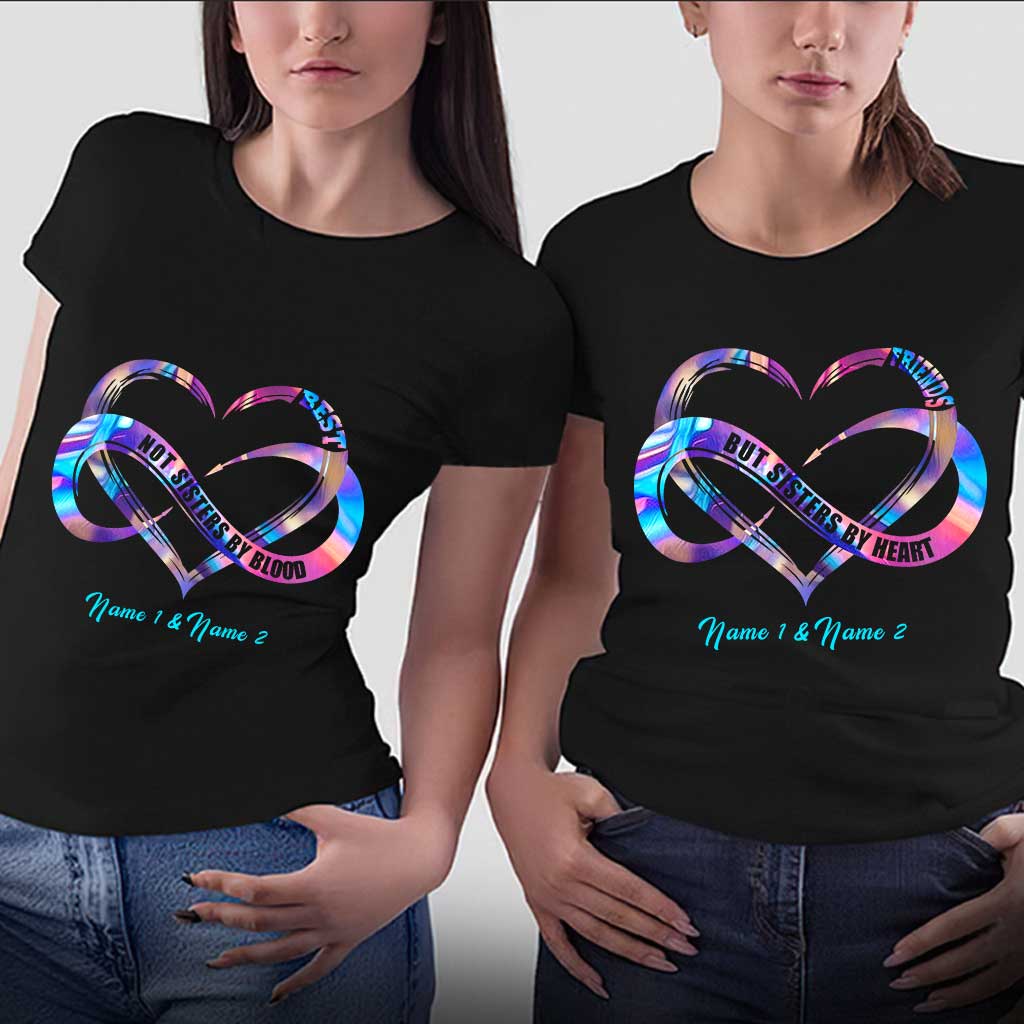 Nicht blutsverwandt, aber im Herzen Schwestern – Personalisiertes Bestie-T-Shirt und Hoodie