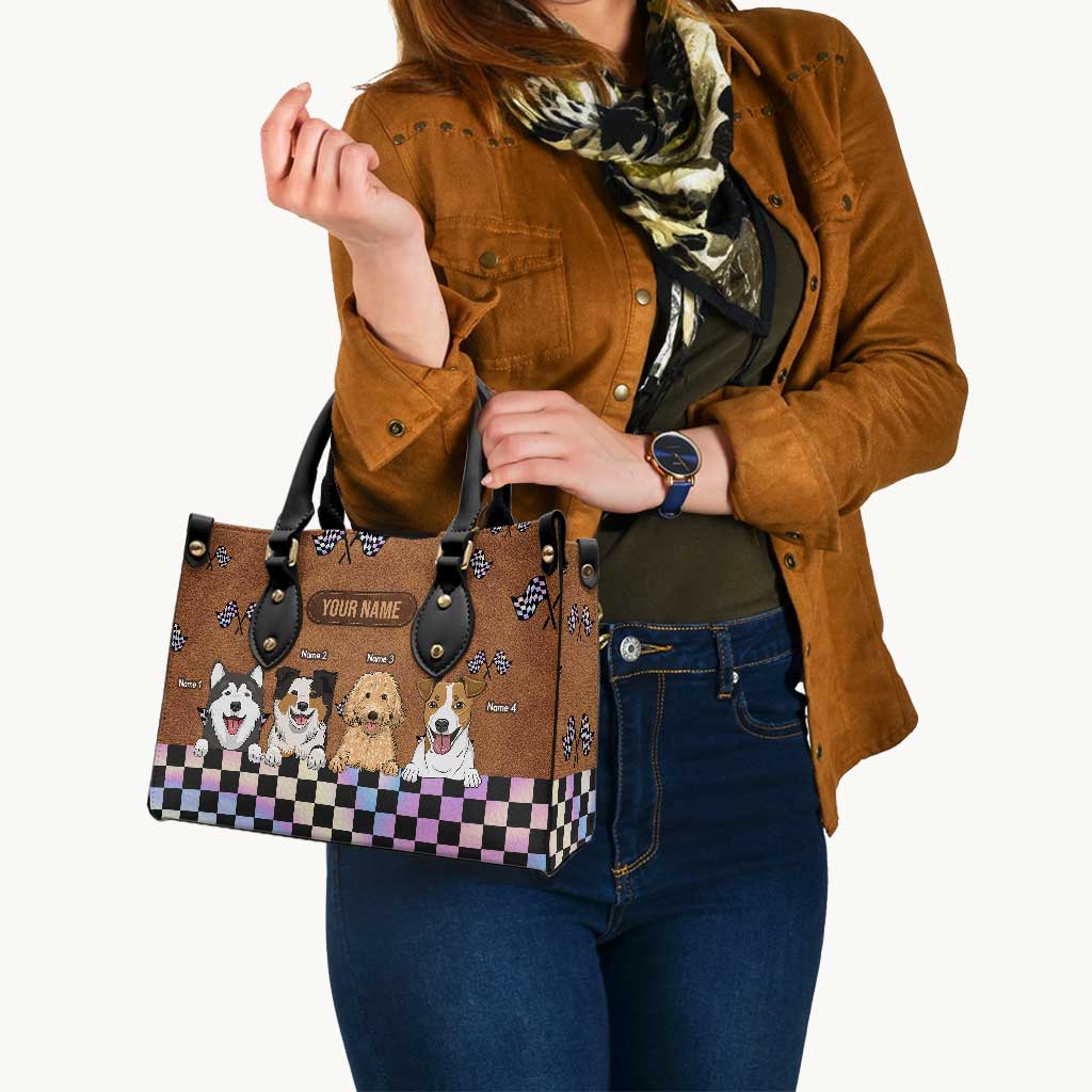 Racing Girls And Her Dogs - Personalisierte Rennlederhandtasche
