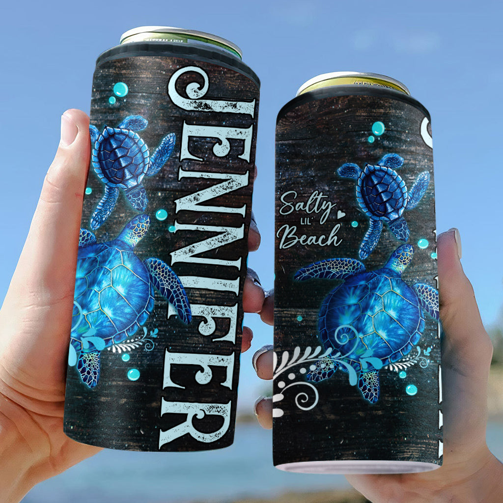Salty Lil Beach – Personalisierter Dosenkühler in Schildkrötenform