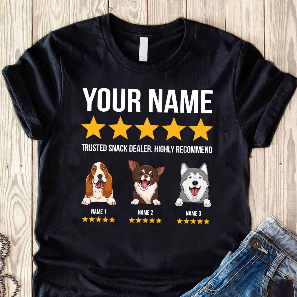 Vertrauenswürdiger Snackhändler – Personalisiertes Hunde-T-Shirt und Hoodie