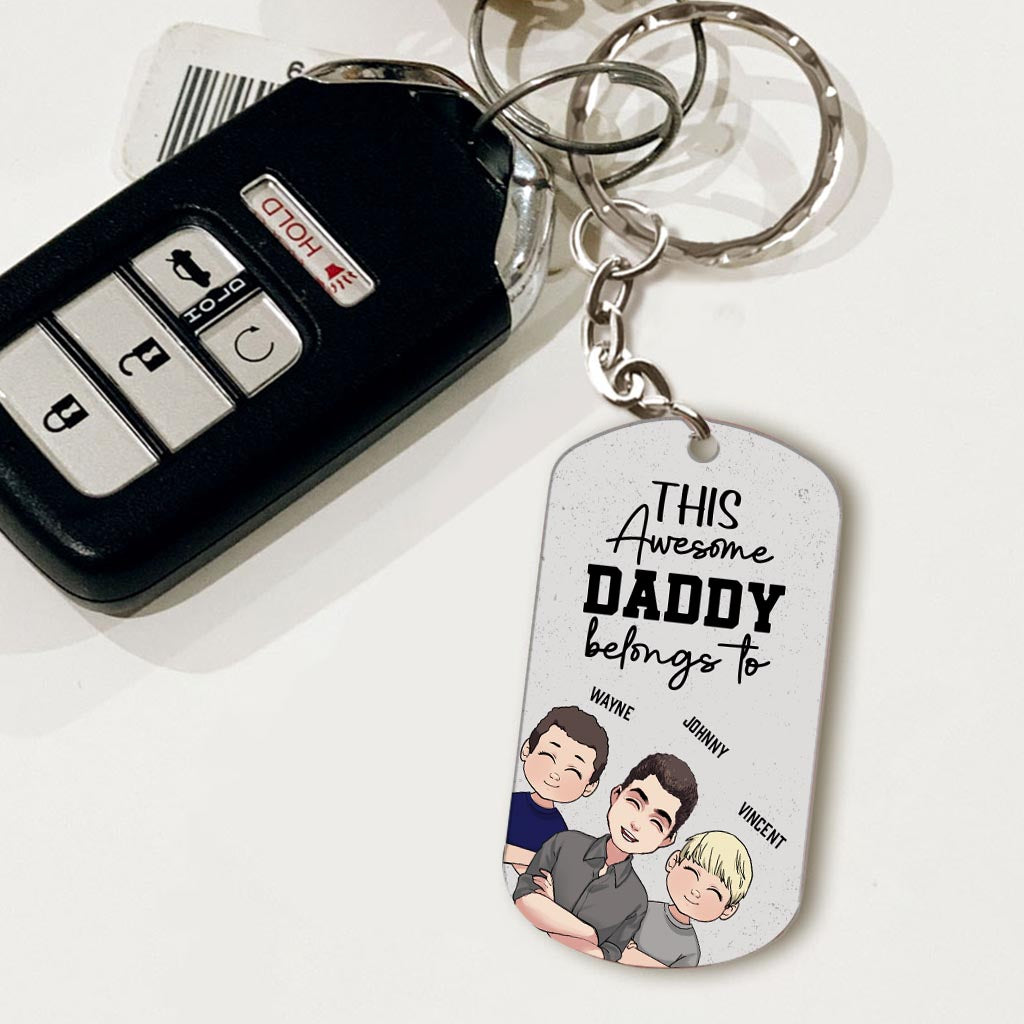 Dieser tolle Papa gehört dazu – Geschenk für Papa, Onkel, Bruder, Opa – Personalisierter Edelstahl-Schlüsselanhänger