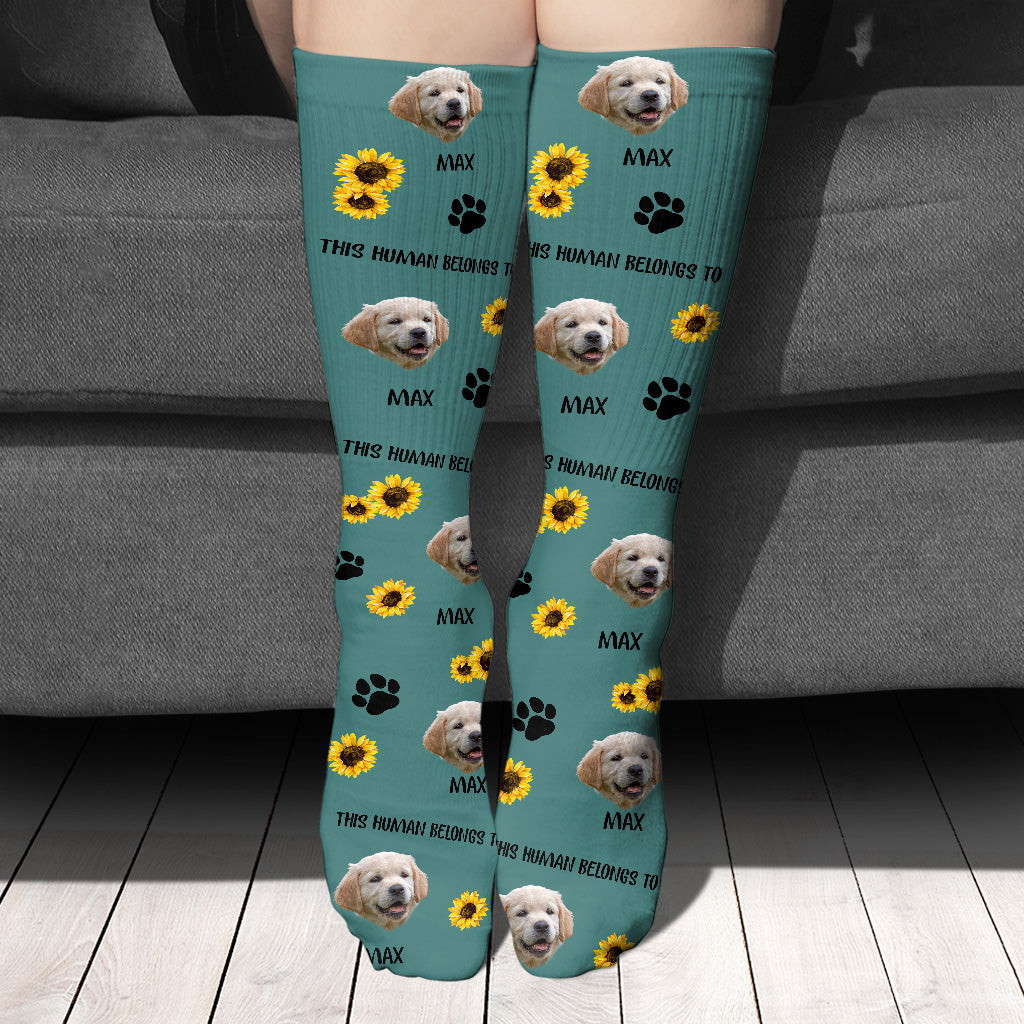 Dieser Mensch gehört zu – Hundegeschenk für Katzenliebhaber – Personalisierte Socken