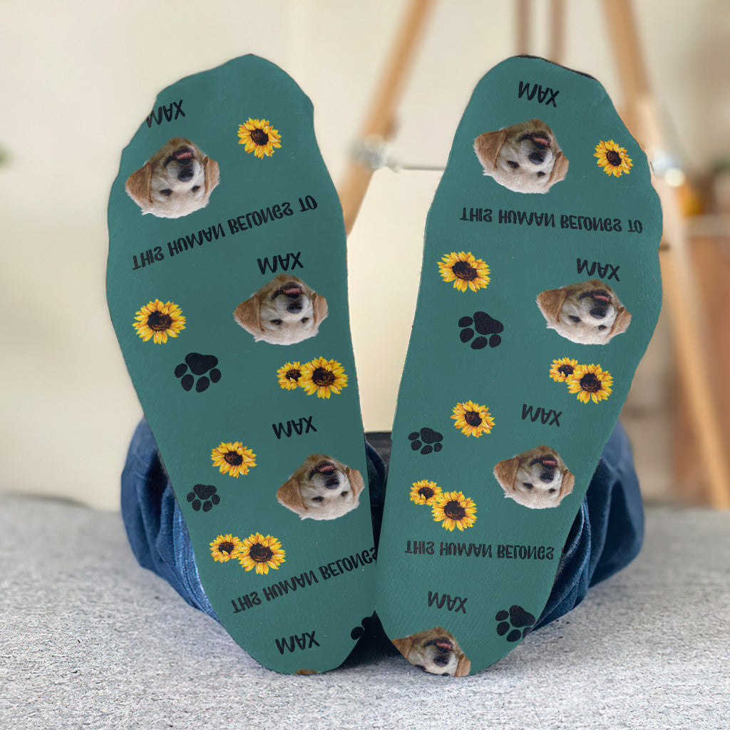 Dieser Mensch gehört zu – Hundegeschenk für Katzenliebhaber – Personalisierte Socken