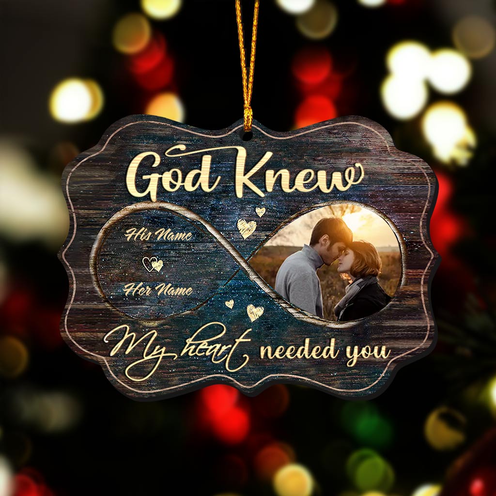 Gott wusste, dass mein Herz dich brauchte – Personalisierter Weihnachtsschmuck für Paare (beidseitig bedruckt)