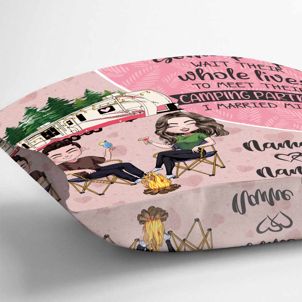 Manche Menschen warten ihr ganzes Leben lang – Camping-Pärchen – personalisiertes Dekokissen
