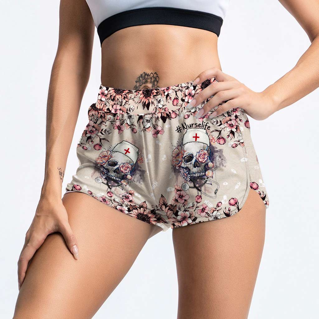 Nurse Life – Personalisiertes Tanktop und Damenshorts mit Lochmuster