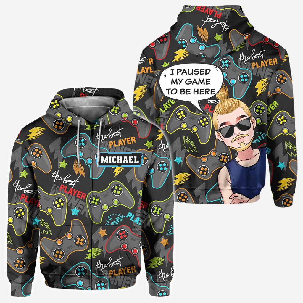 Ich habe mein Spiel pausiert, um hier zu sein – Personalisiertes Videospiel-Shirt