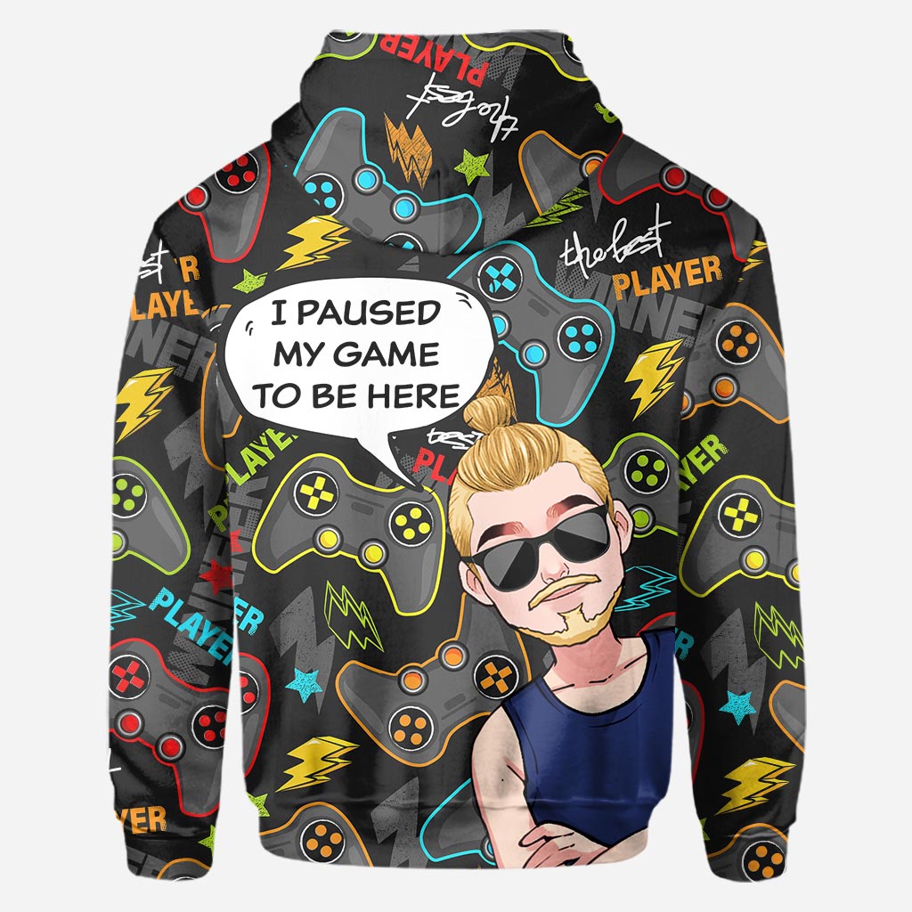 Ich habe mein Spiel pausiert, um hier zu sein – Personalisiertes Videospiel-Shirt