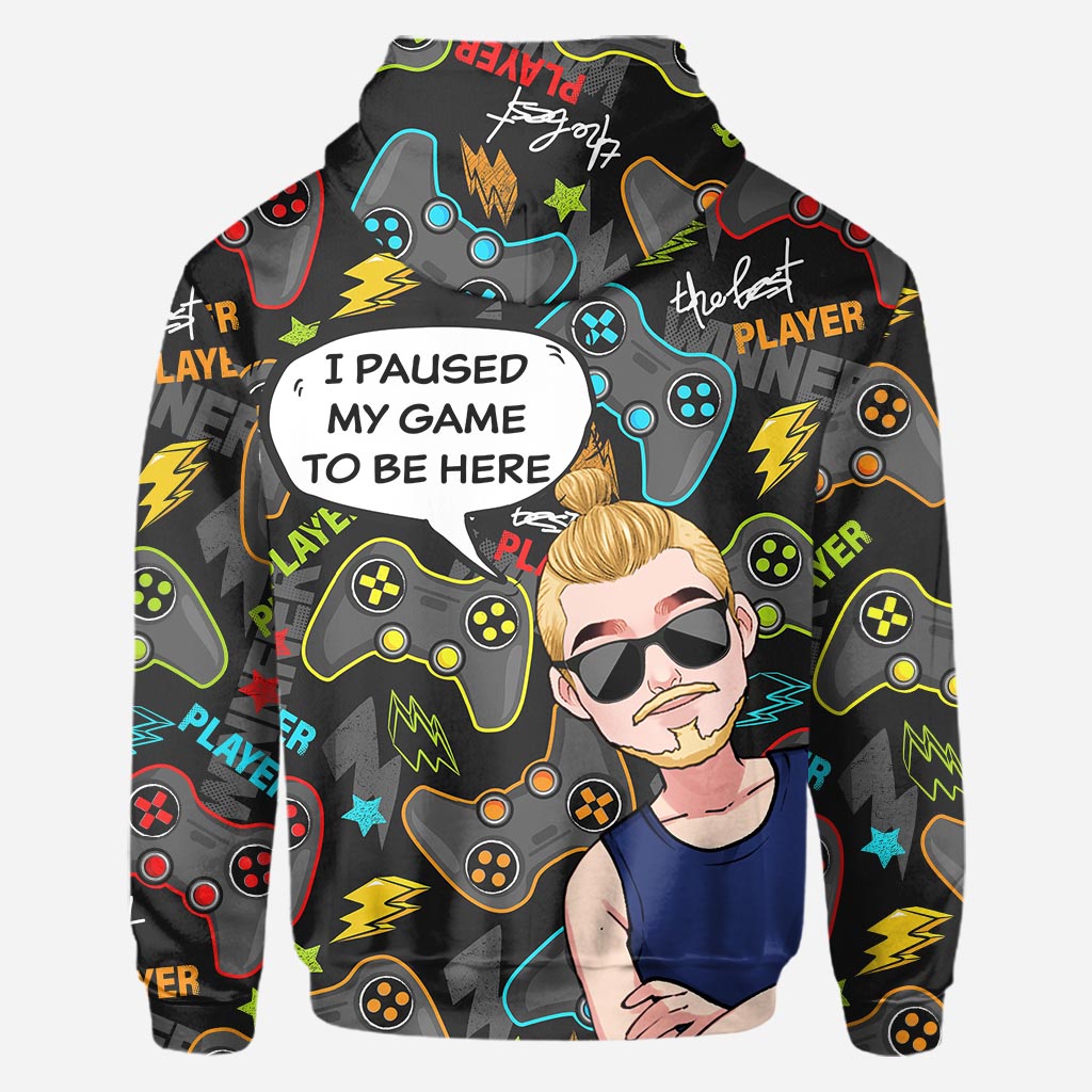 Ich habe mein Spiel pausiert, um hier zu sein – Personalisiertes Videospiel-Shirt