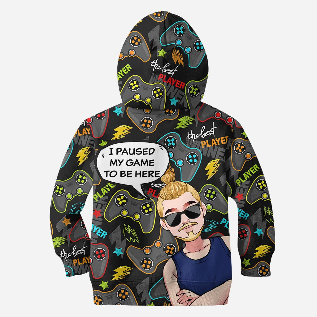 Ich habe mein Spiel pausiert, um hier zu sein – Personalisiertes Videospiel-Shirt