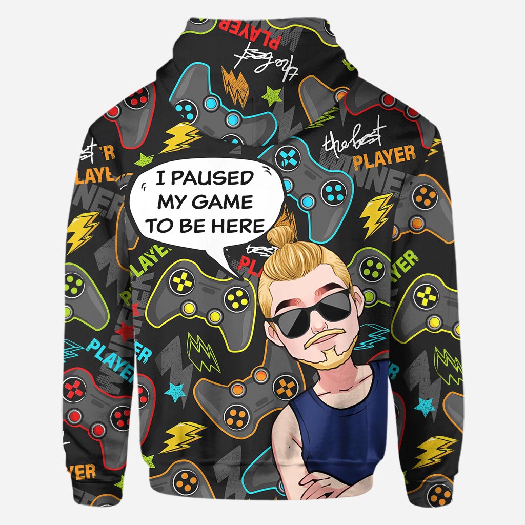 Ich habe mein Spiel pausiert, um hier zu sein – Personalisiertes Videospiel-Shirt