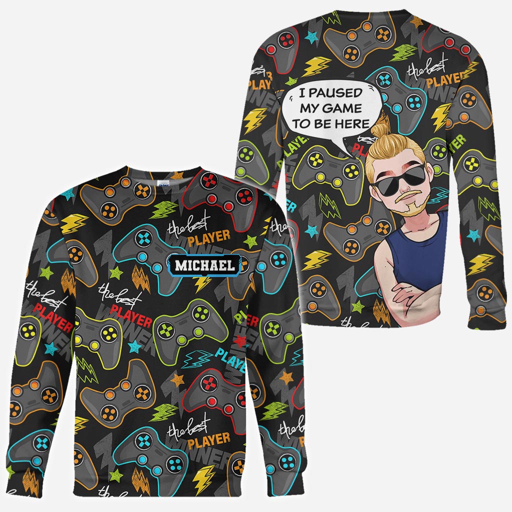 Ich habe mein Spiel pausiert, um hier zu sein – Personalisiertes Videospiel-Shirt