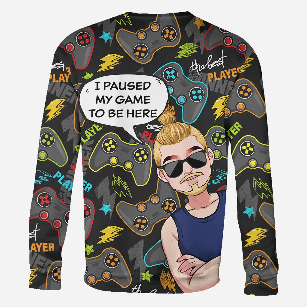 Ich habe mein Spiel pausiert, um hier zu sein – Personalisiertes Videospiel-Shirt